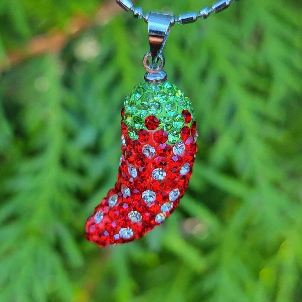 Red Small Pendant Necklace NEW